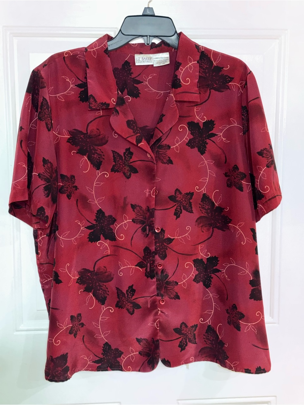 Liz Baker Burgundy Floral Short-Sleeve Button Front Blouse